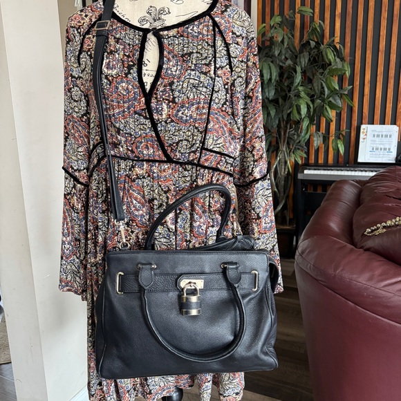 Danier Leather Black Shoulder Bag/ Purse - Picture 4 of 15